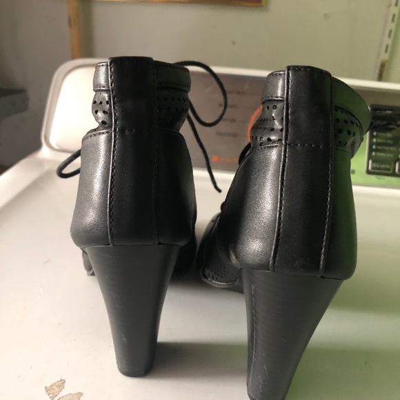 Heels - Picture 4 of 6